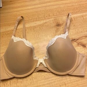 Maidenform 38B Tan and White Lace Trim Underwire Bra